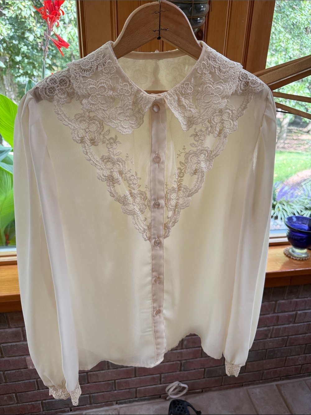 Delicate Lace-Trim Button Front Women's Top - Cream